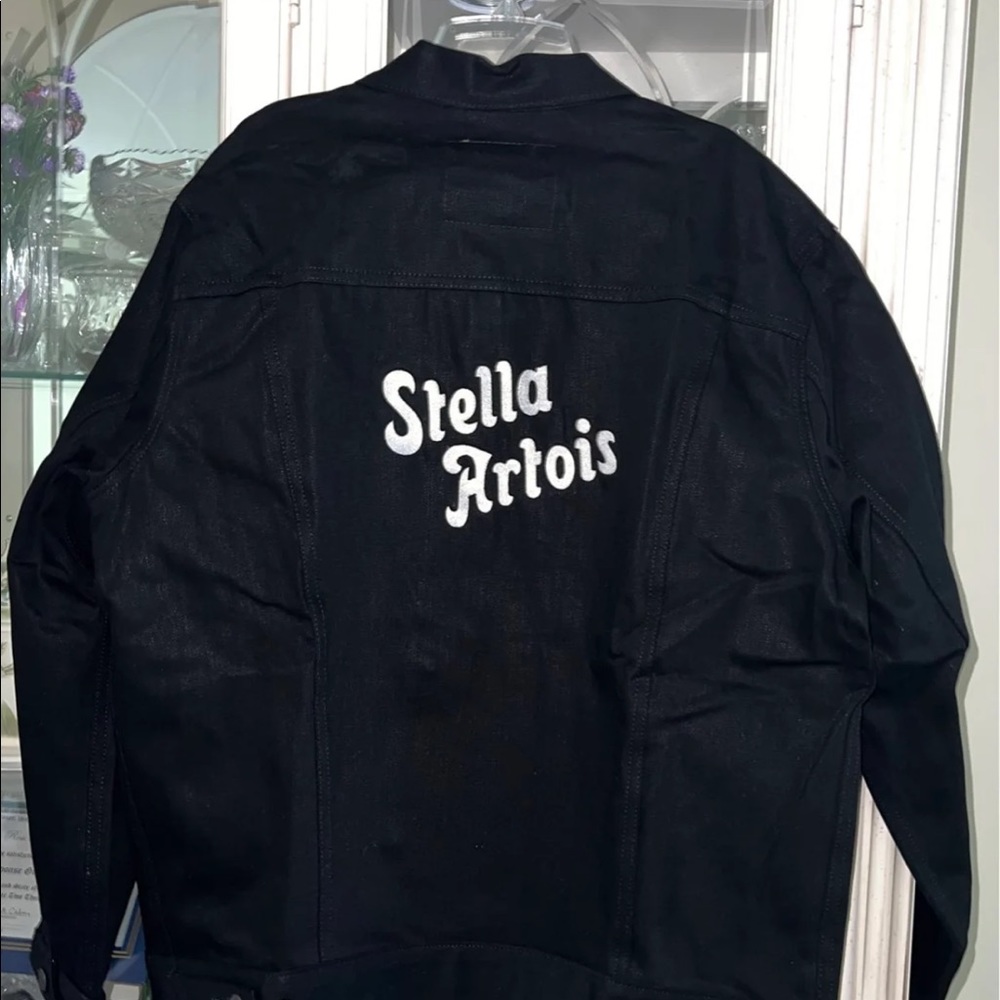 New 🖤 Levi’s black denim jacket embroidery Men’s XL!! Super cool!!